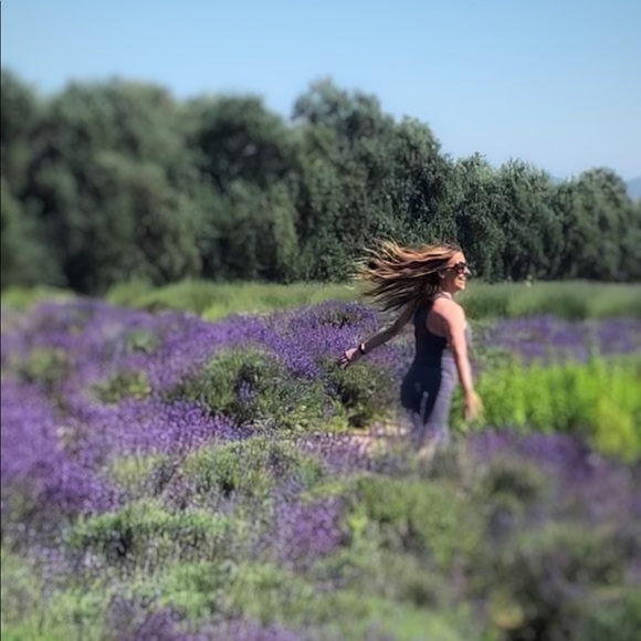 Meet your Posher, Vanessa - Picture 2 of 2